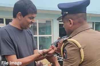 අර්ච්චුනා පොලීසියට භාරවෙයි