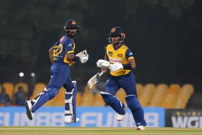 පාකිස්තානයට ලකුණු 129ක ඉලක්කයක්
