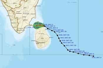 පීඩන අවපාතය ක්‍රමයෙන් මුලතිව් වෙරළ තීරය හරහා දිවයින තුළට