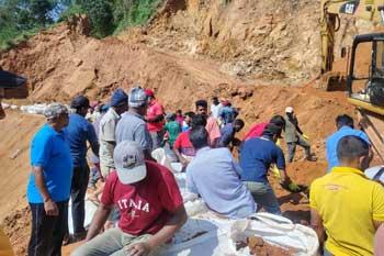 කොත්මලේ මාර්ග කිහිපයක් යථා තත්ත්වයට පත් කිරීම ආරම්භ කෙරේ