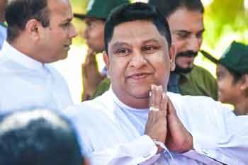 චාමර සම්පත්ට එරෙහිව අධි චෝදනා ගොනු කරයි