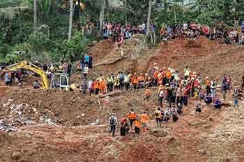 ඉන්දුනීසියාවේ නායයෑමකින් 7ක් මරුට - 82ක් අතුරුදන්
