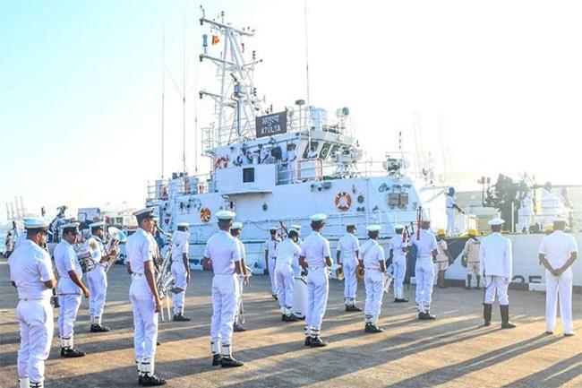 ඉන්දීය ආරක්ෂ නෞකා දෙකක් කොළඹට