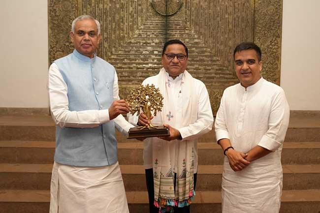 ගුජරාට් ප්‍රාන්ත ආණ්ඩුකාරවරයා ඇතුළු පිරිස ඇමති විජිත හමුවෙයි