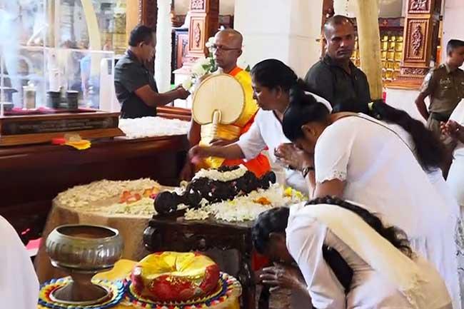 දෙව්නිමෝරි සර්වඥ ධාතූන්වහන්සේ වන්දනාව අවසන්