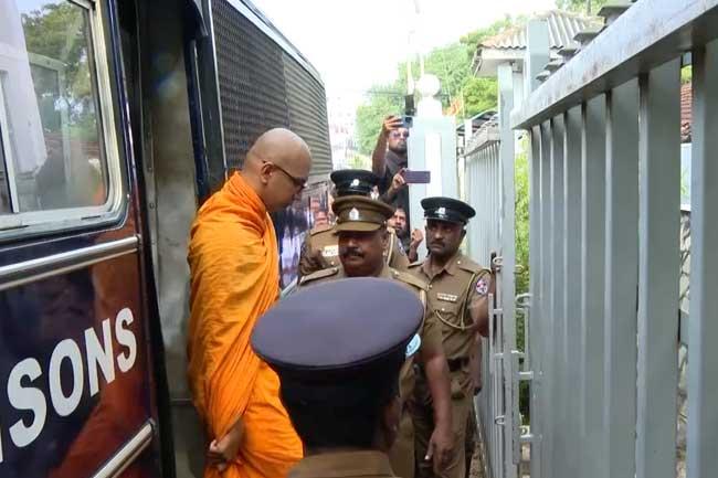 ත්‍රිකුණාමලය බුදු පිළිම සිද්ධියේ කස්සප හිමි ඇතුළු පිරිස අද අධිකරණයට