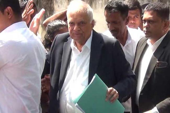 ලන්ඩන් ගමනට එරෙහි නඩුවට රනිල්ට ඇප ලබාදීම ගැන ගැටලුවක්