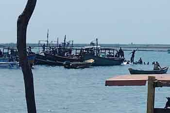 යාපනය ගුරුනගර් හිදී බෝට්ටුවක් පෙරළී දෙදෙනෙකු මරුට