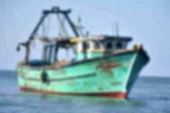මත්ද්‍රව්‍ය ප්‍රවාහනය කළ බවට සැකපිට ඇල්ලූ බහුදින ධීවර යාත්‍රාව අද දික්ඕවිට වරායට