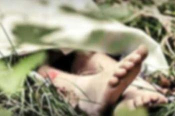 සුසාන භූමියක කාණුවක් තුළ නාඳුනන පුද්ගල මළ සිරුරක්