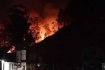 ඉලුක් රක්ෂිතයක ගින්නක් - අක්කර 10ක් විනාශයි