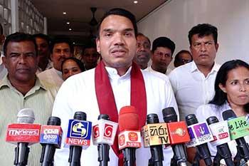 ගල්අඟුරු වංචාවට ජනපතිත් සම්බන්ධ බවට නාමල්ගෙන් චෝදනාවක්