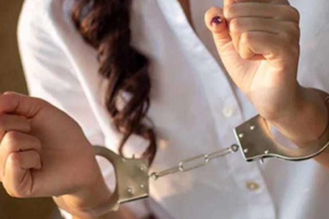 කුෂ් මත්ද්‍රව්‍ය සමග කාන්තාවක් අත්අඩංගුවට