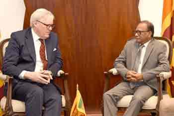 එක්සත් රාජධානියේ මහ කොමසාරිස් සහ ඇමති අරුණ කරුණාතිලක අතර සාකච්ඡාවක්