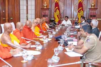 මත්ද්‍රව්‍ය සමග හසුවූ චීවරධාරීන් සම්බන්ධව ජනපති සහ ත්‍රෛනිකායික මහා සංඝරත්නය අතර හමුවක්