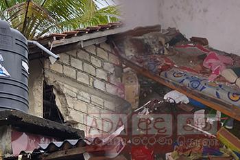 අකුණුසැර වැදී කාන්තාවක් මරුට - තවත් අයෙක් රෝහලේ