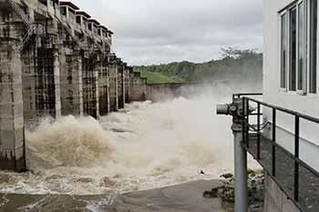 දැදුරුඔය ජලාශයේ වාන් දොරටු හතරක් විවෘත කෙරේ