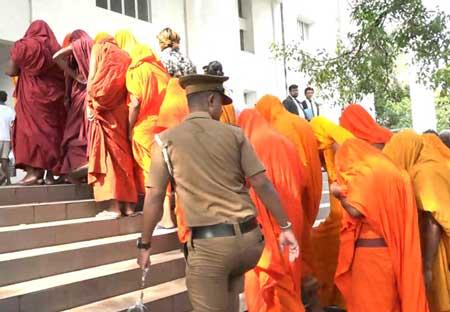 චීවරධාරීන් 23දෙනා 26 දක්වා යළි රිමාන්ඩ්