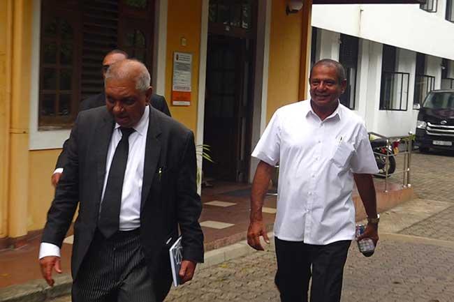 හිටපු ඇමති පියංකර ජයරත්න අල්ලස් කොමිසමෙන් පිටව යයි