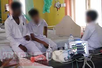 උසස් පෙළ සිසු ගැටුම පිහි ඇනුමකින් අවසන් - සිසුන් 5ක් රෝහලට