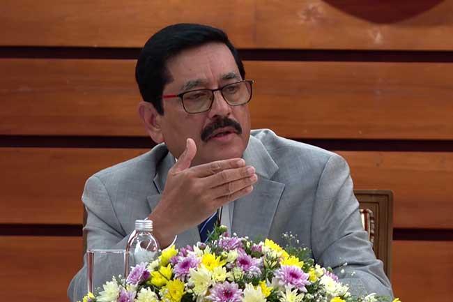 හැකරුන් ගැන මහබැංකු අධිපති පළමුවරට කටඅරී