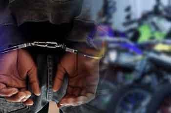 නීතිවිරෝධීව මෙරටට ගෙන්වූ යතුරුපැදි දෙකක් සමග අයෙකු අත්අඩංගුවට