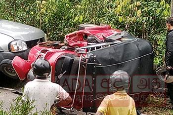 මාලිමාවේ පාර්ලිමේන්තු මන්ත්‍රීවරයෙක් ගමන්ගත් කැබ් රථය ත්‍රිරෝද රථයක ගැටී අනතුරක්