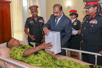 ආරක්ෂක නියෝජ්‍ය ඇමති මිහිඳු සෙත් මැදුරේ රණවිරු සුවදුක් විමසයි