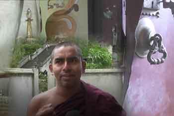 හන්තාන සඳගිරි සෑ ගර්භය බිඳ පූජා භාණ්ඩ රැසක් සොරකම් කරලා