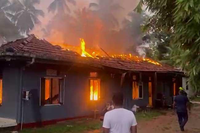 ගිනිගැනීමට ලක්වූ සෙනෙහසේ කැදැල්ල ලියාපදිංචි නොකළ ආයතනයක්