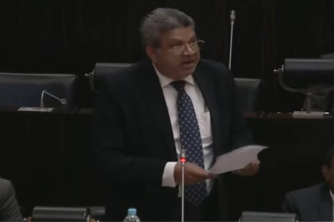 විනිසුරුවරුන්ගේ විශ්‍රාම වයස ගැන තීන්දුවක් අරගෙන නෑ - ඇමති හර්ෂණ