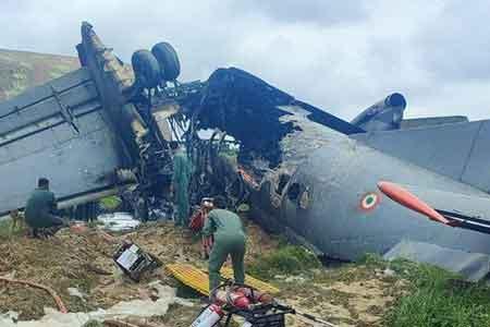 ඉන්දියාවේ ගුවන් හමුදා යානයක් කඩාවැටී බිහිසුණු අනතුරක්