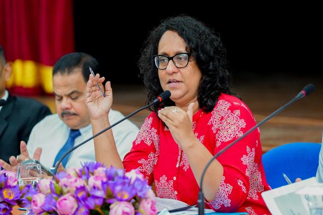 රජයේ අනුමැතිය නැති බාහිර වැඩසටහන් පාසල් තුළ සංවිධානය කිරීම තහනම් - අගමැති
