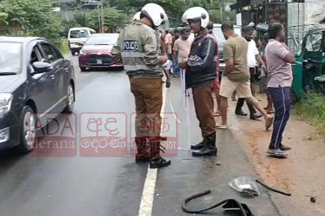 කෑගල්ලේ දී වාහන 7ක් එකපෙළට අනතුරක - අයෙකු මරුට - 10ක් රෝහලේ