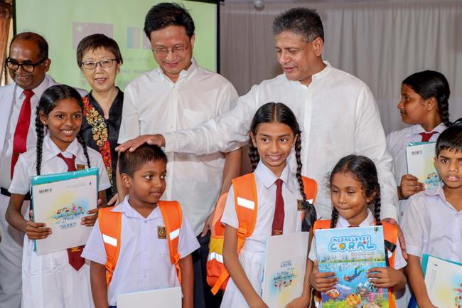 දිලිත්ගේ ඉල්ලීමකට අනුව චීනයේ අඟුළුගහ විද්‍යාලයට පාසල් උපකරණ
