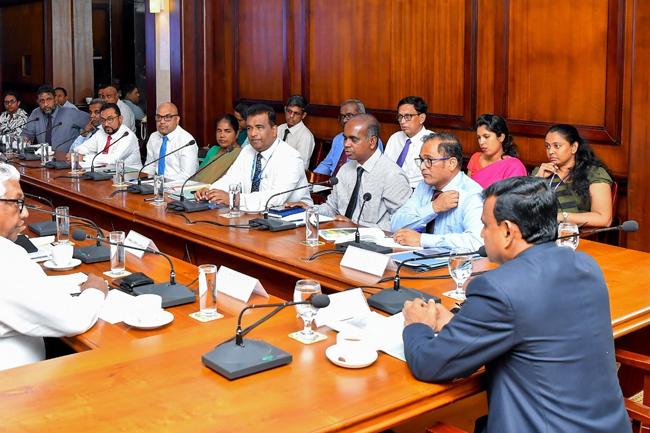මලෛගම් ජනතාව වෙනුවෙන් ඉදිවන නිවාස මේ වසර අවසන් වීමට පෙර නිම කරන්නැයි උපදෙස්
