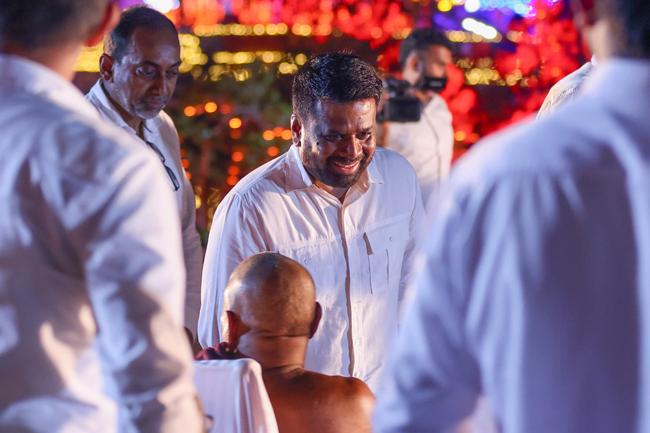 පොසොන් දින ආගමික වැඩසටහන් සඳහා ජනපති එක්වෙයි
