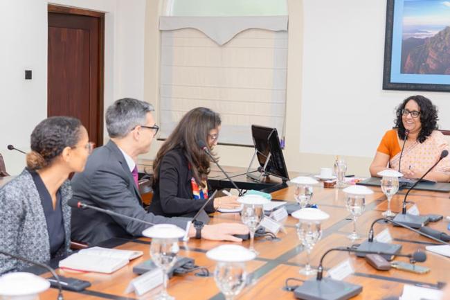 IMF නියෝජිතයින් සහ අග්‍රාමාත්‍යවරිය අතර හමුවක්