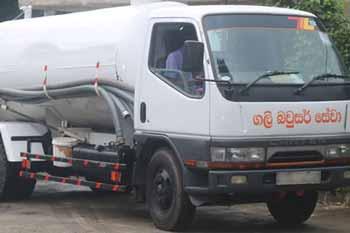 ගලි බවුසර් 100ක් මිල දී ගැනීමට ආණ්ඩුව සැරසෙයි