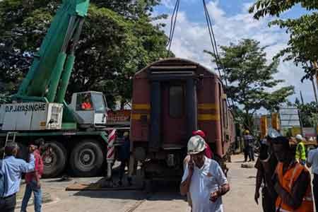 මහනුවරින් පේරාදෙණියට මහා මාර්ගයෙන් ගිය දුම්රිය මැදිරි
