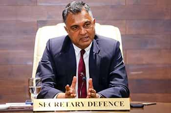 ආරක්ෂක අමාත්‍යාංශයේදී කොළඹ කසළ ගැටලුව ගැන කතා කරයි