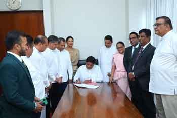 අධිකරණ ඇමතිට එරෙහිව විපක්ෂයෙන් විශ්වාසභංගයක්