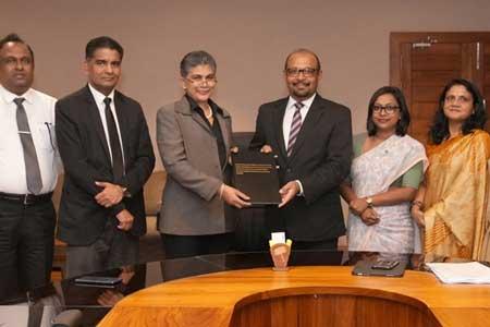 රැඳවියන්ට ජනාධිපති පොදු සමාව දීමට අදාළ නිර්දේශ සහිත වාර්තාව භාරදෙයි