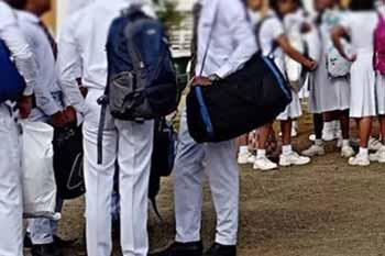නිල ඇඳුමට අමතරව අත් සහ කකුල් වැසෙන ඇඳුම් ඇඳීමට සිසුන්ට අවසර