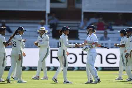ඉන්දීය කාන්තා ක්‍රිකට් ලෝඩ්ස් පිටියේ රන් අකුරින් ලියවෙයි