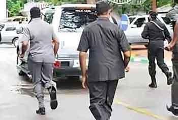 ප්‍රභූන් 11කට ප්‍රභූ ආරක්ෂාව දීලාද - ඇමති නලින්දගෙන් පිළිතුරු