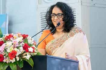 වීදි සතුන්ගේ ජීවිත සුරැකීම සැමගේ වගකීමක් බව අග්‍රාමාත්‍යවරිය කියයි