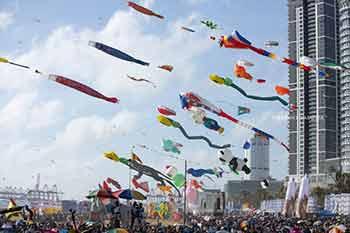 කොළඹ ජාත්‍යන්තර සරුංගල් සැණකෙළියට පොලීසියෙන් 1000ක්