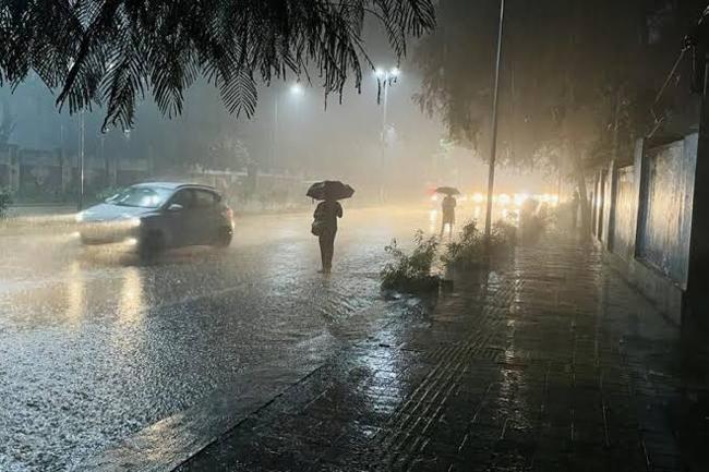 හෙටත් ප්‍රදේශ කිහිපයකට මි.මී 100 ට වැඩි තද වැසි