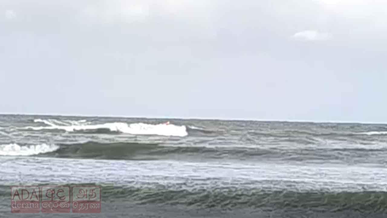 අවදානම් නිවේදන නිකුත් කර තිබියදී මුහුදු ගිය යාත්‍රාවක් අනතුරේ